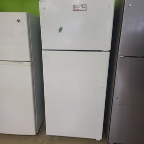 Hisense 18-cu ft Top-Freezer Refrigerator (White) - Appliance Discount Outlet